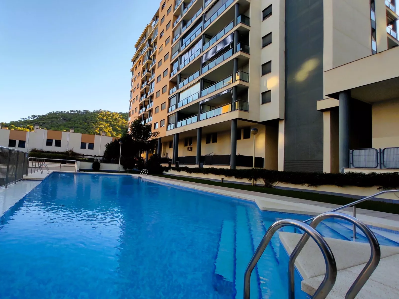 Tamarindo-Outside