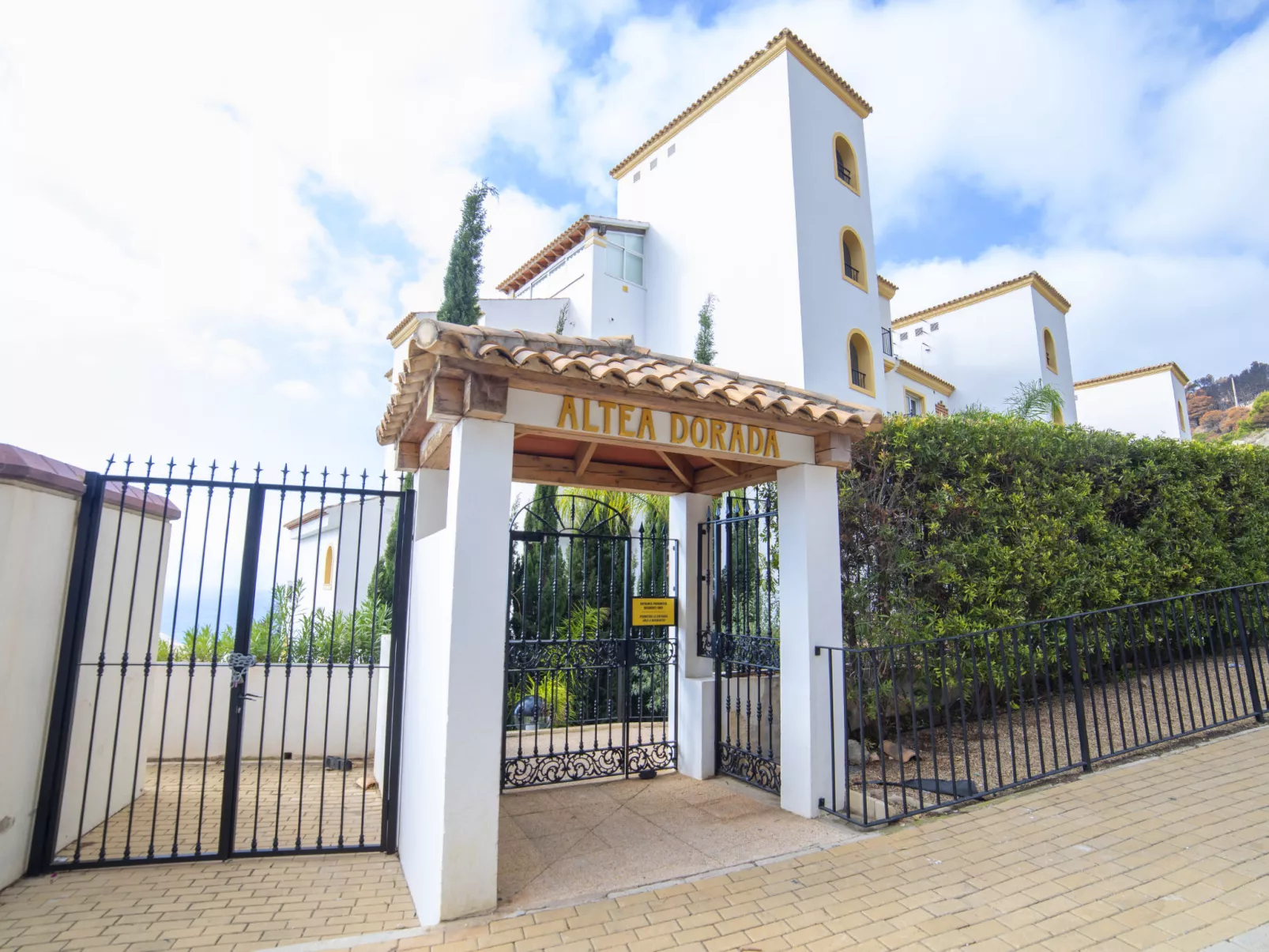 Altea Dorada-Outside