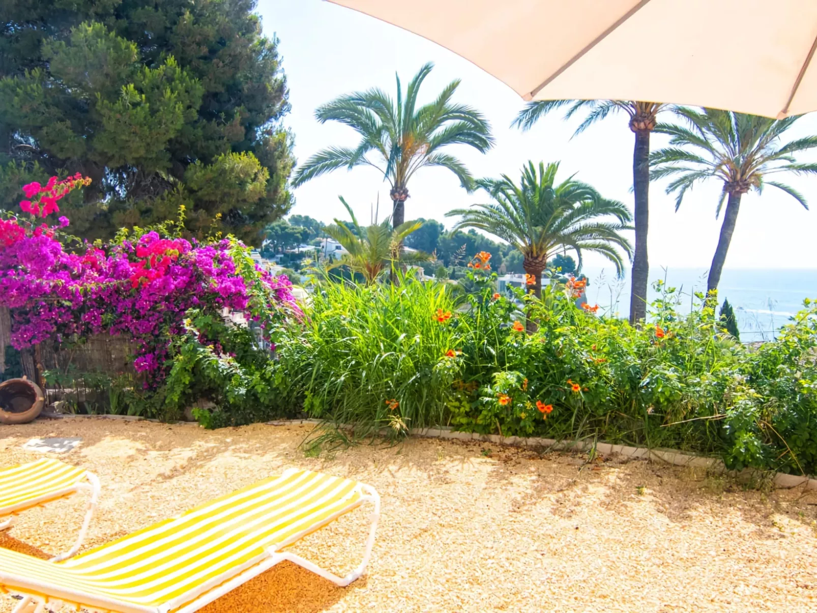 Cala Advocat-Draußen