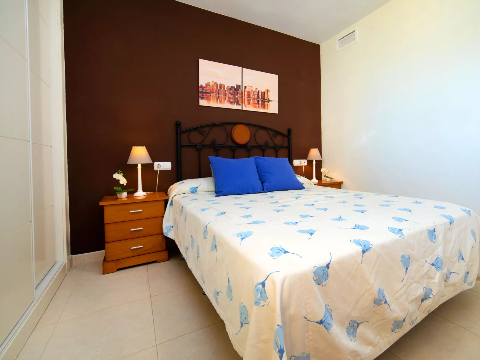 Ambar Beach-Inside