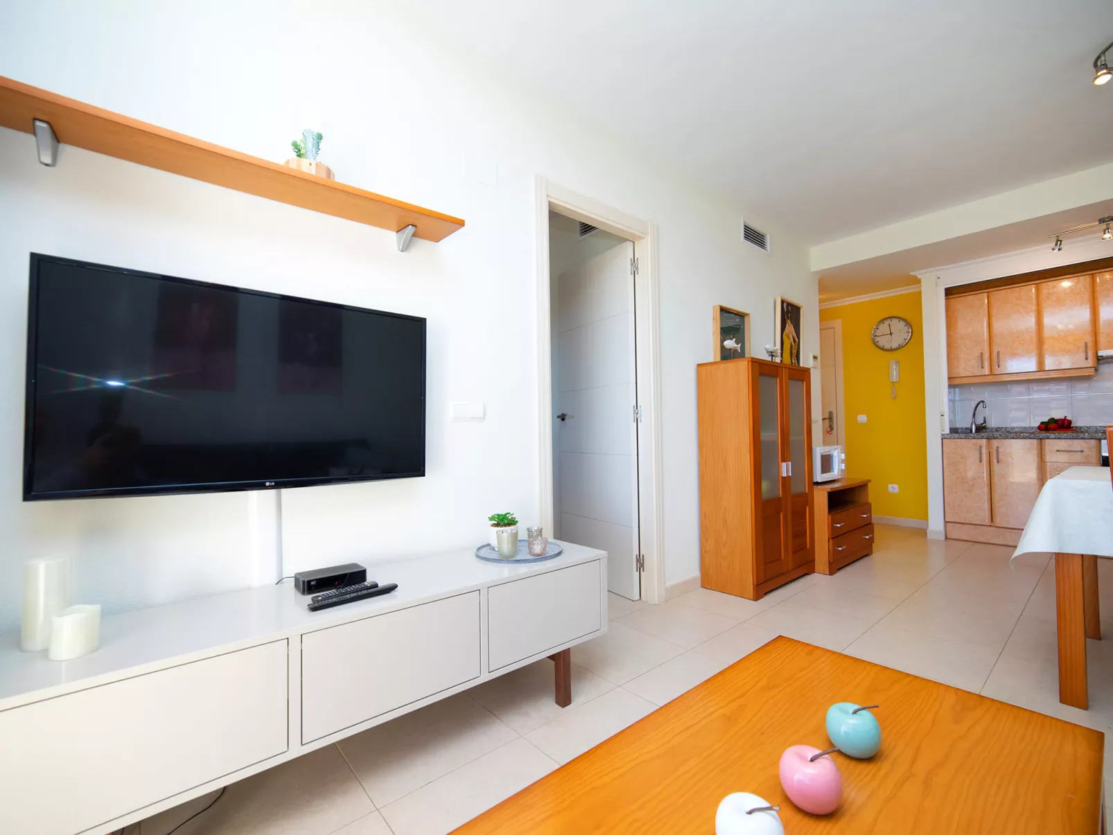 Ambar Beach-Inside