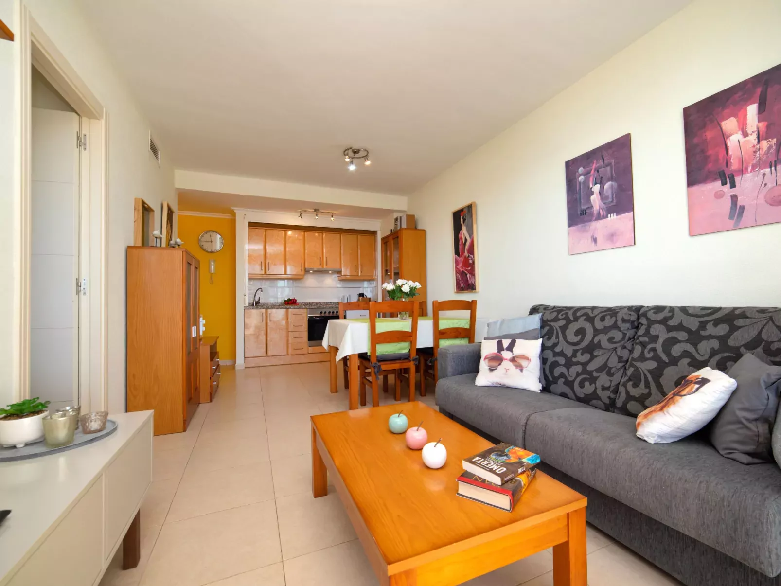 Ambar Beach-Inside