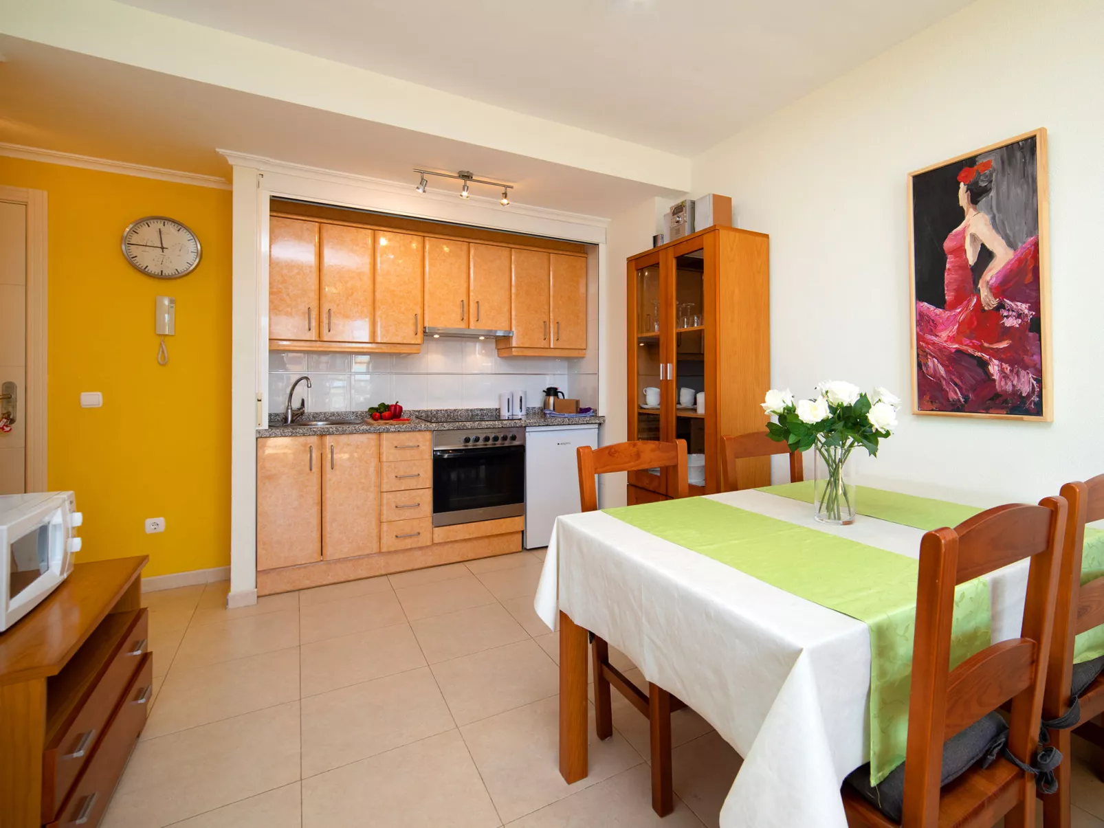Ambar Beach-Inside