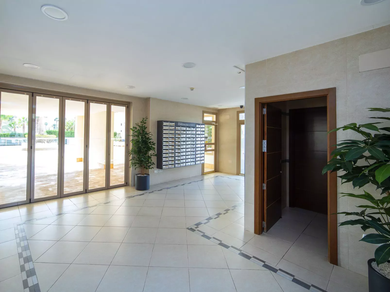 Esmeralda Suites-Inside