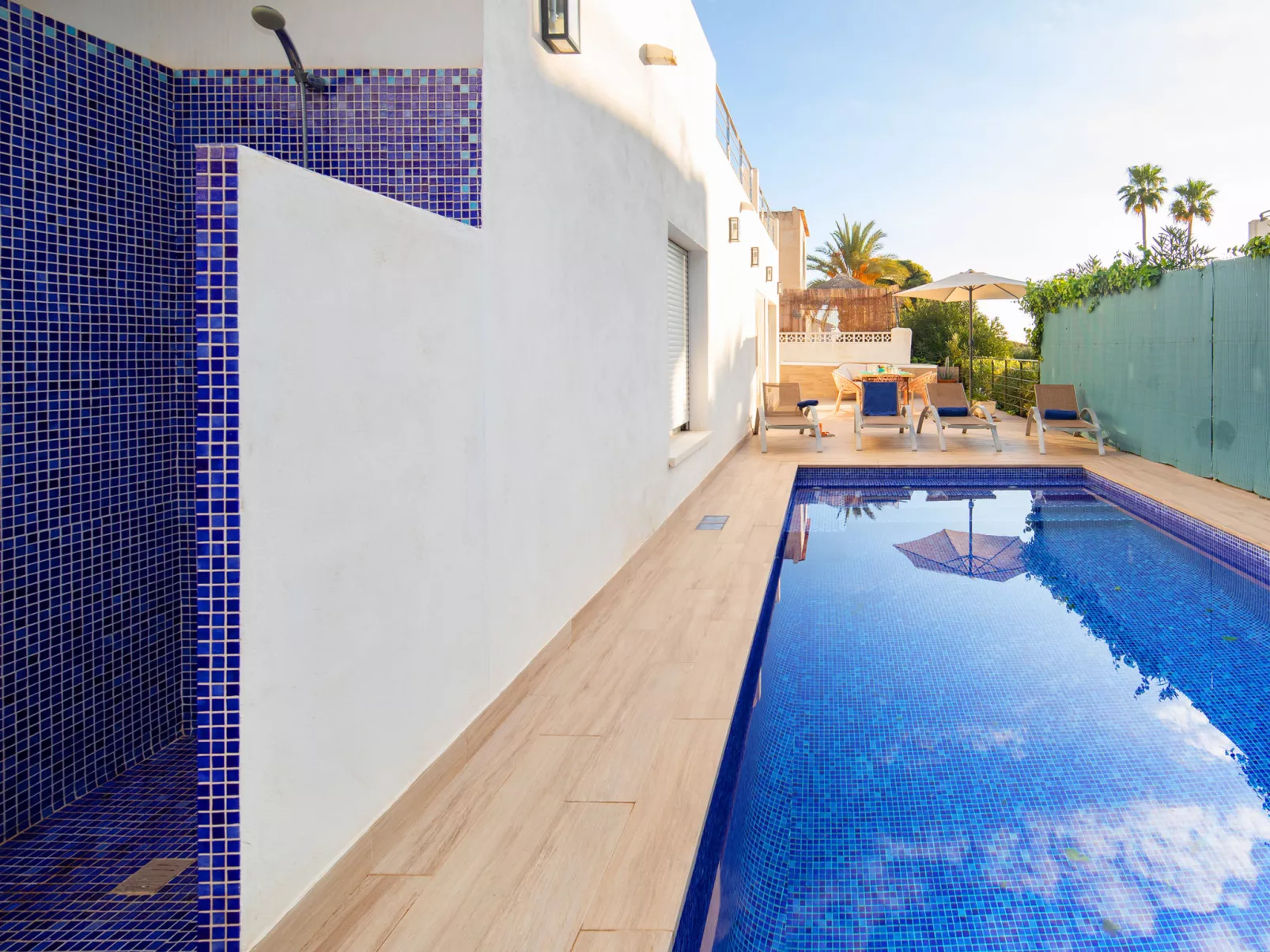 La Cala-Outside