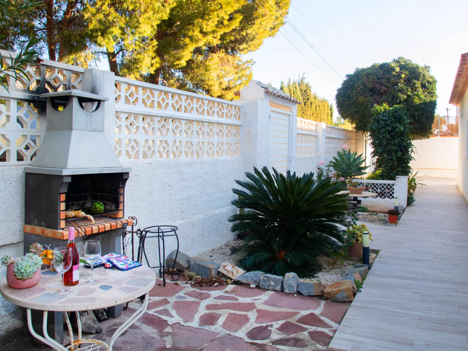 La Cala-Outside