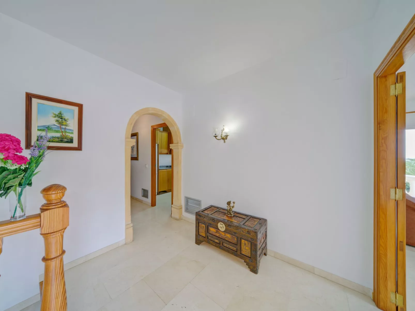 Cucarres-Inside