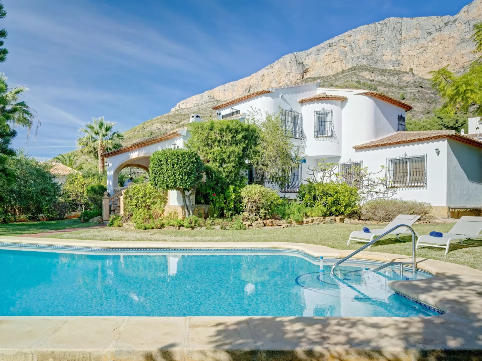 Villa del Tauro-Outside