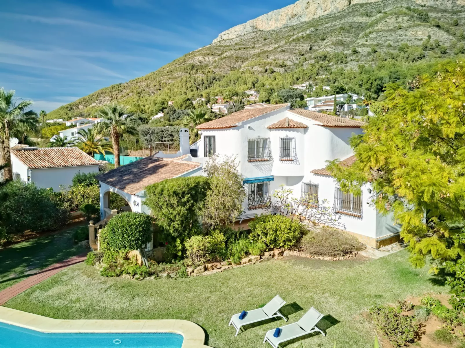 Villa del Tauro-Outside
