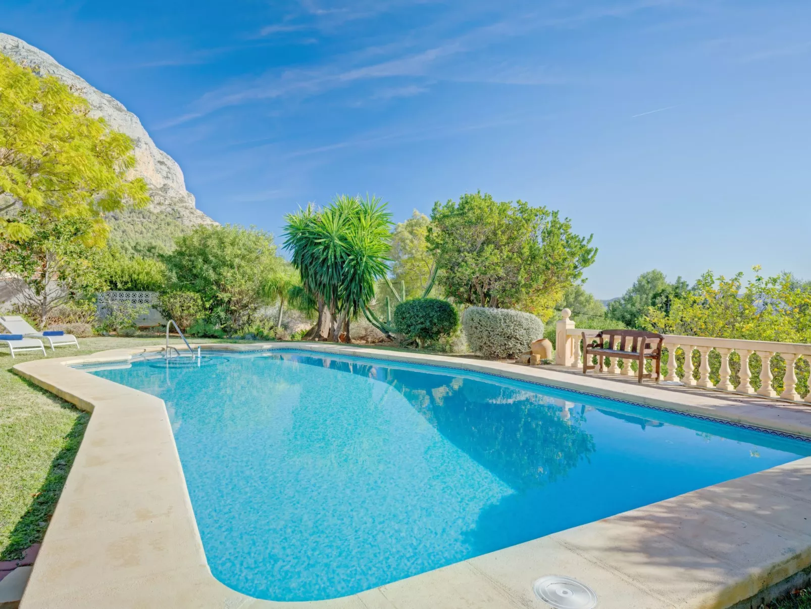Villa del Tauro-Outside