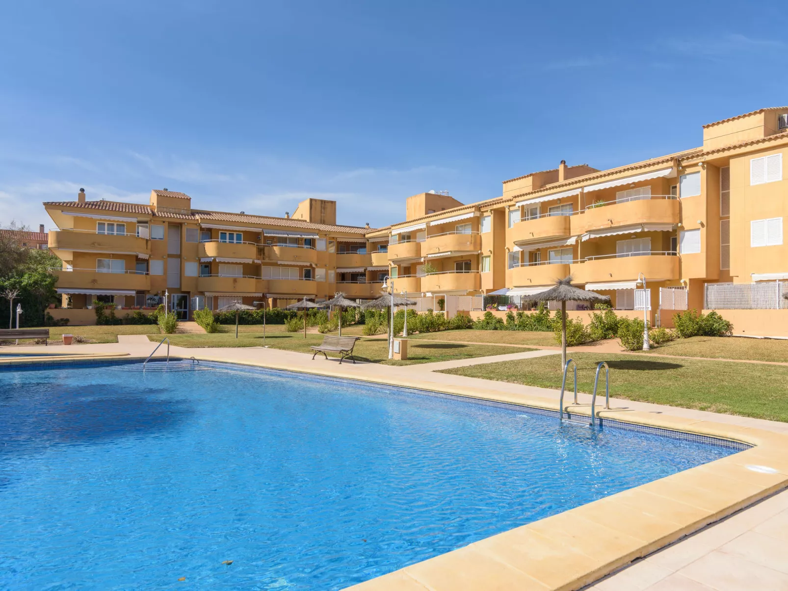 Villas del Mar-Outside