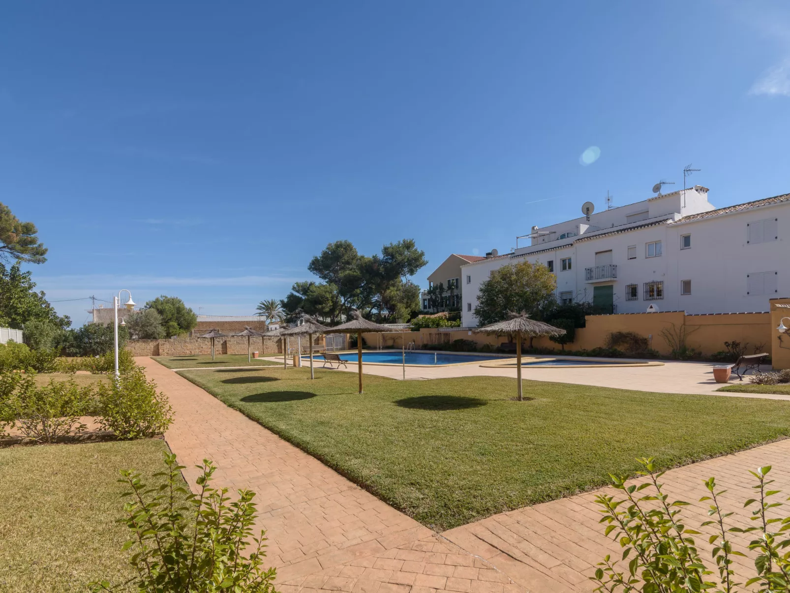 Villas del Mar-Outside