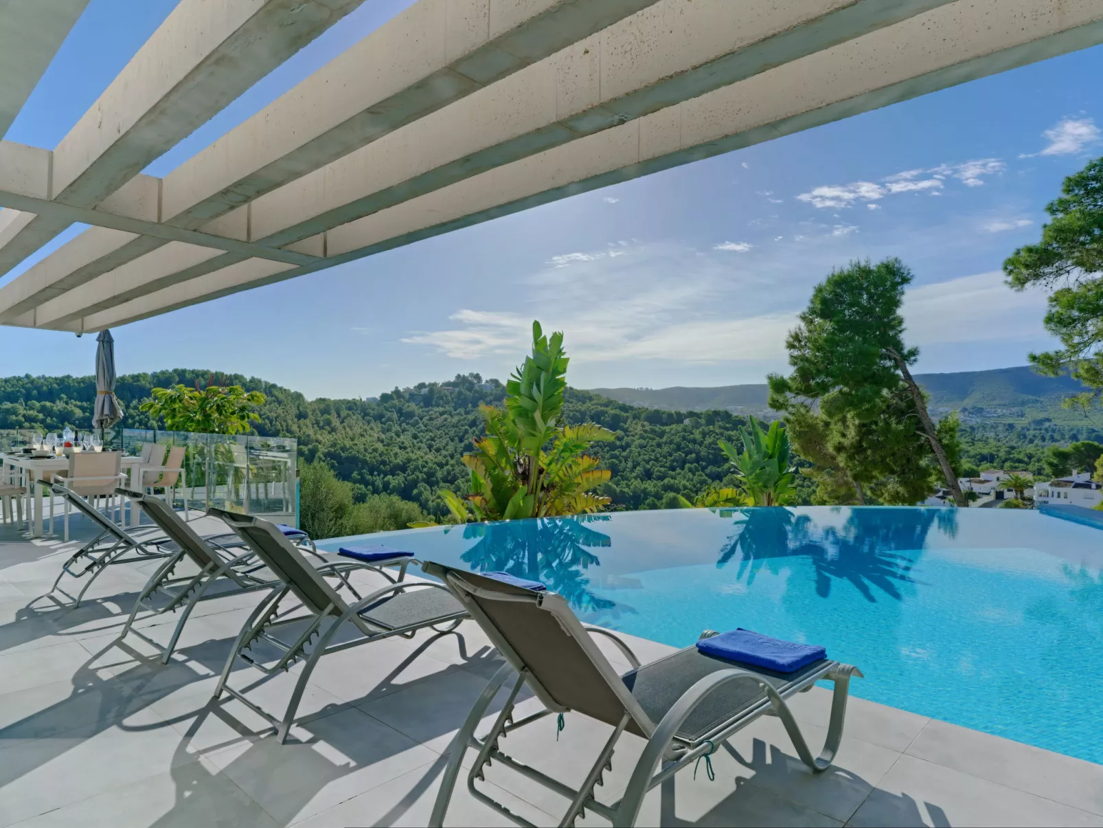 Villa Juno-Outside