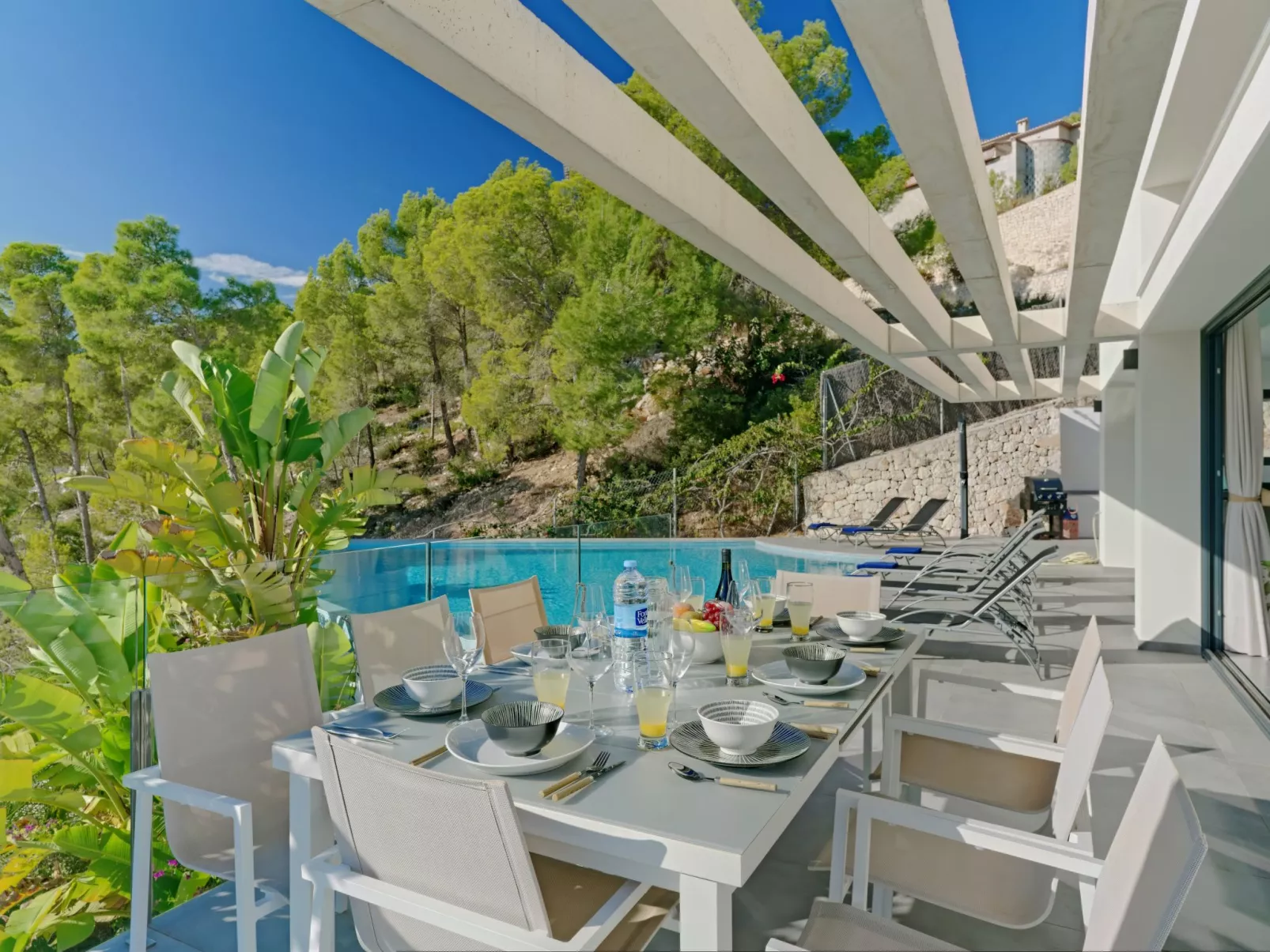 Villa Juno-Outside