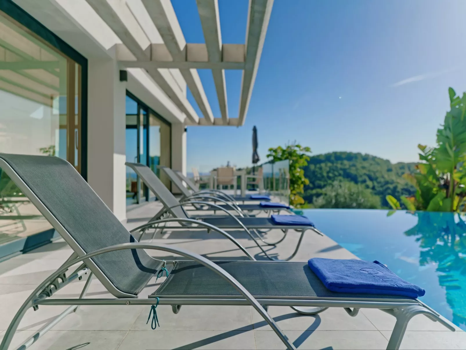 Villa Juno-Outside