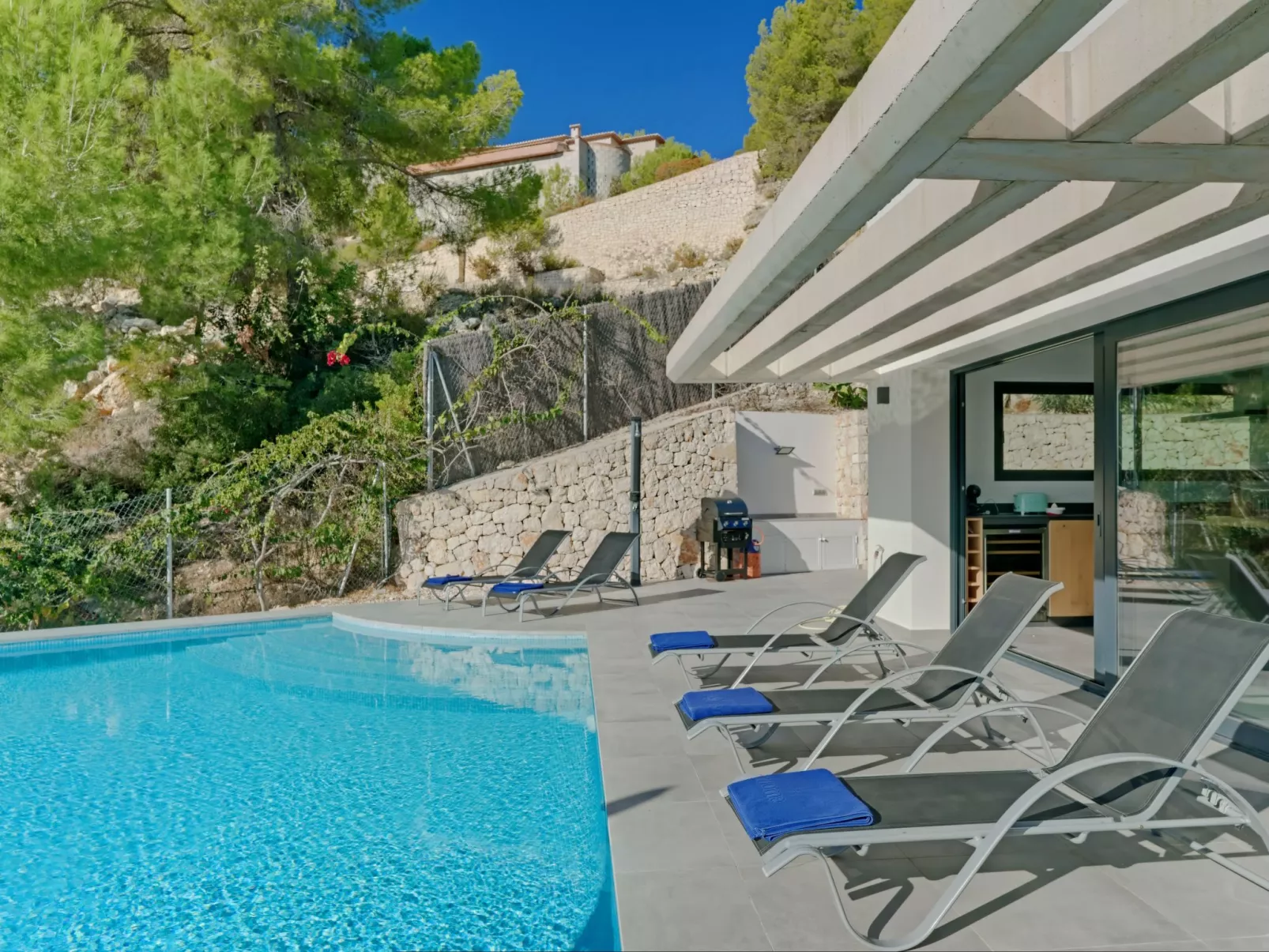 Villa Juno-Outside