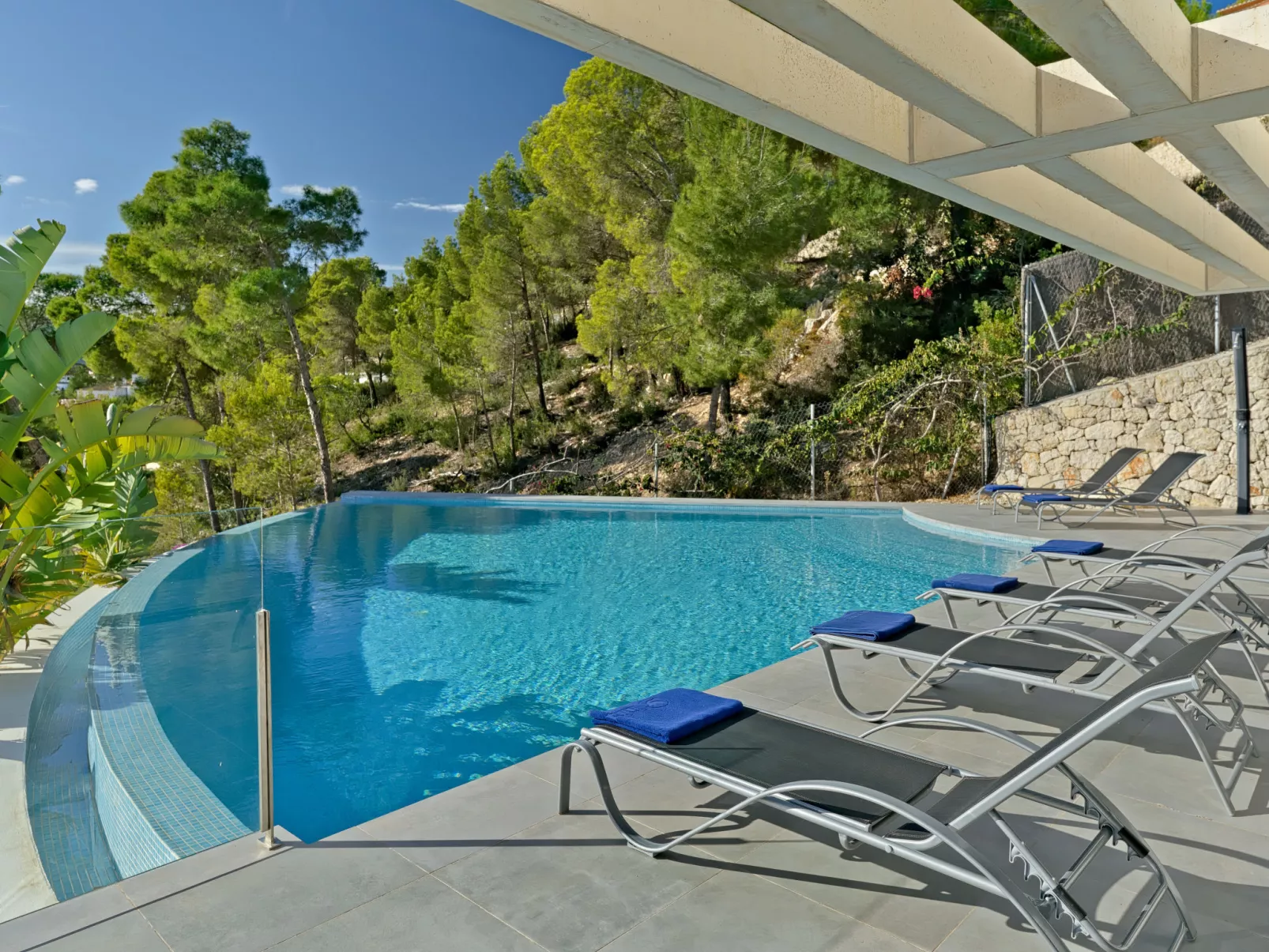 Villa Juno-Outside