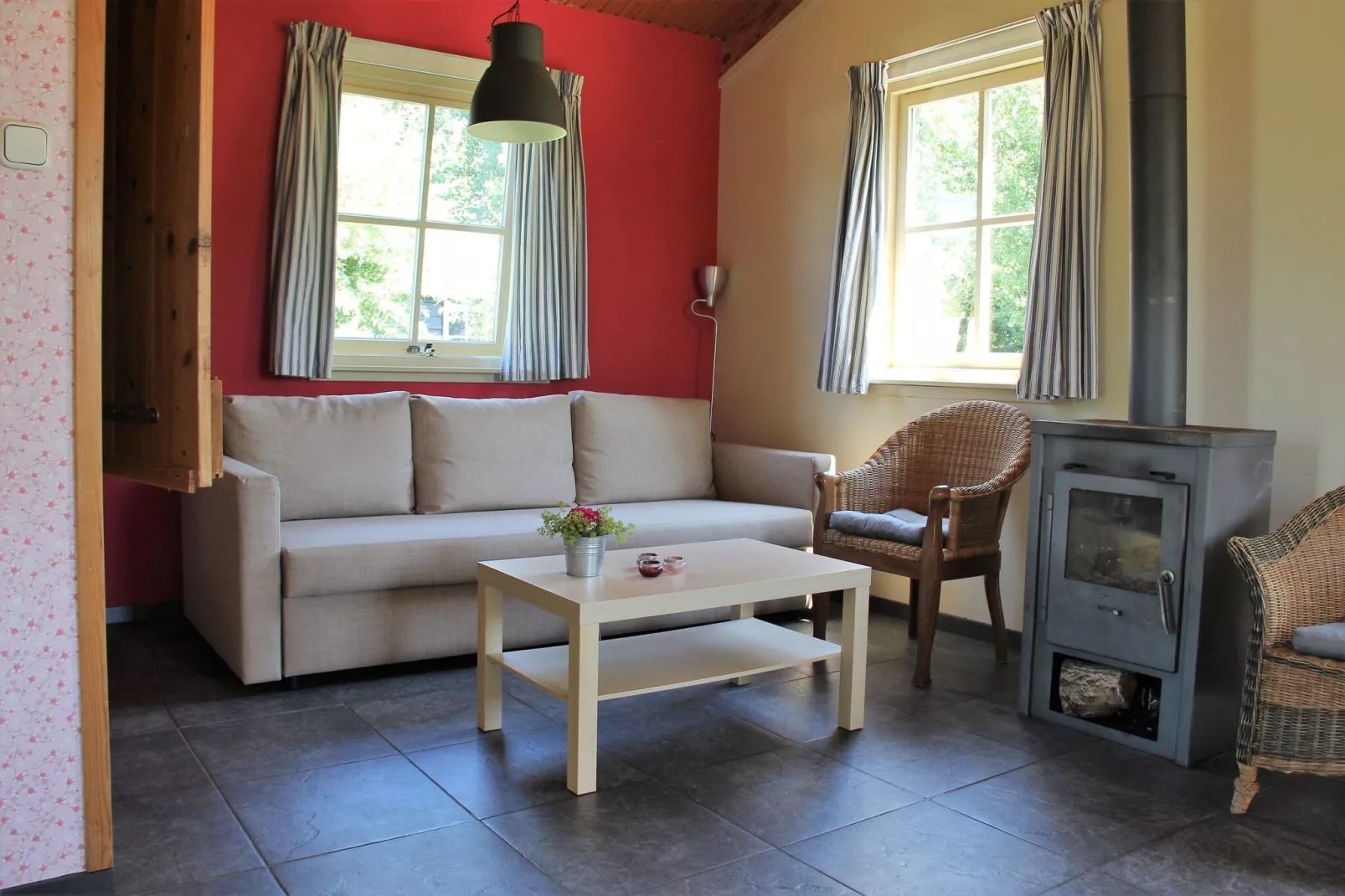 Vakantiehuisje 3 Aarde Groene Camping Lage Zwaluwe-Wohnzimmer