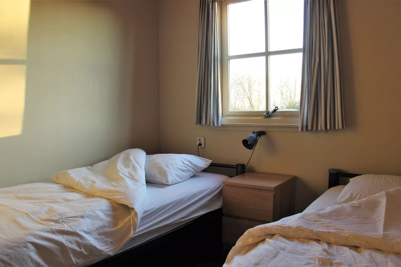 Vakantiehuisje 3 Aarde Groene Camping Lage Zwaluwe-Schlafzimmer