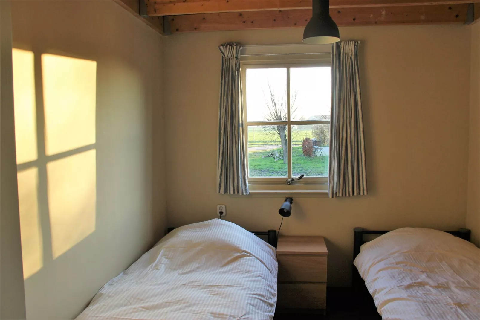 Vakantiehuisje 3 Aarde Groene Camping Lage Zwaluwe-Schlafzimmer