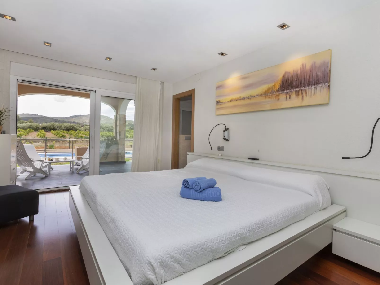 Finca Villa Roig-Inside