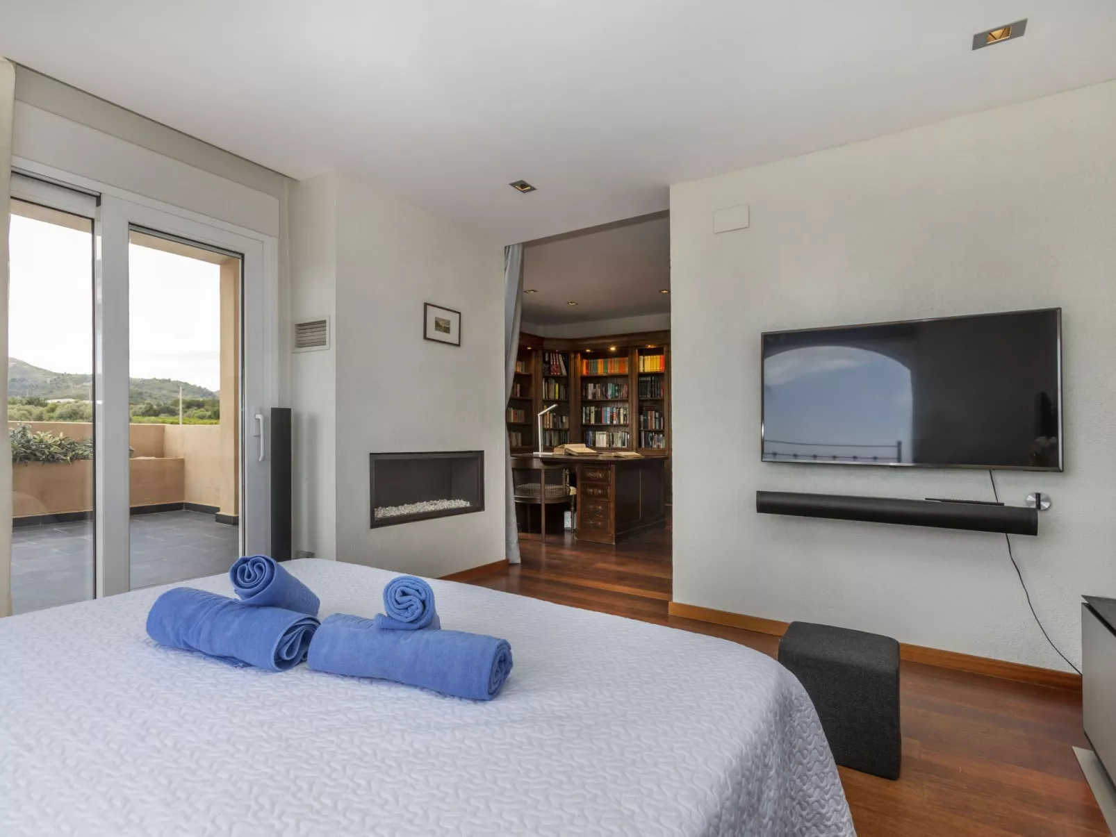 Finca Villa Roig-Inside