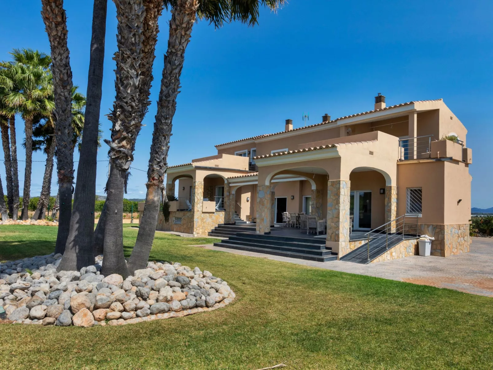 Finca Villa Roig-Outside
