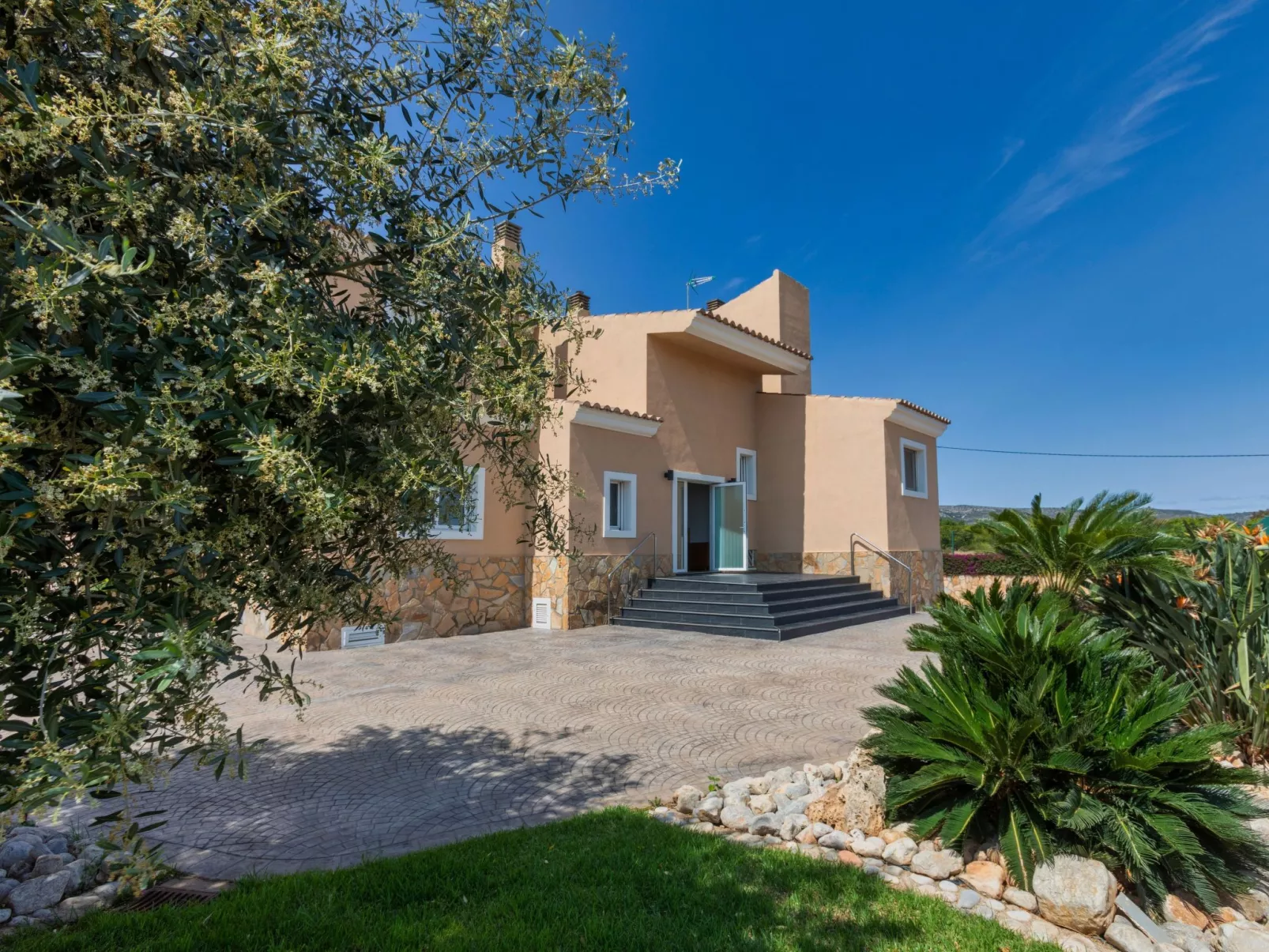 Finca Villa Roig-Outside