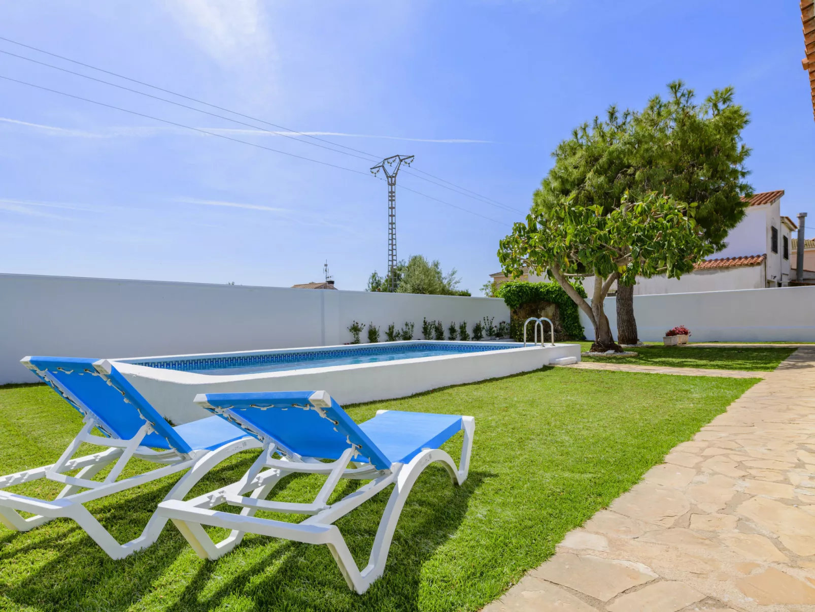 Villa Lolin-Outside
