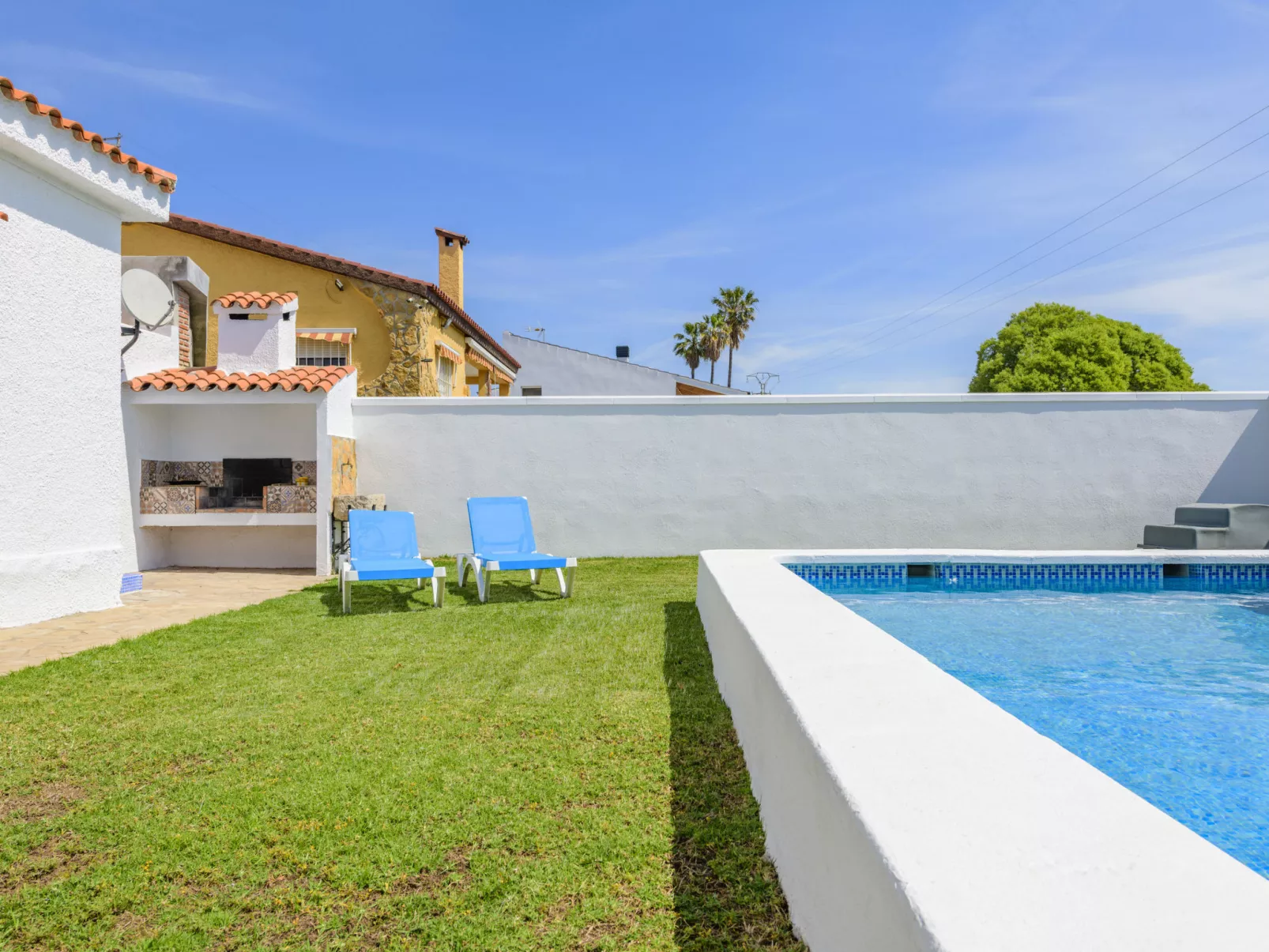 Villa Lolin-Outside