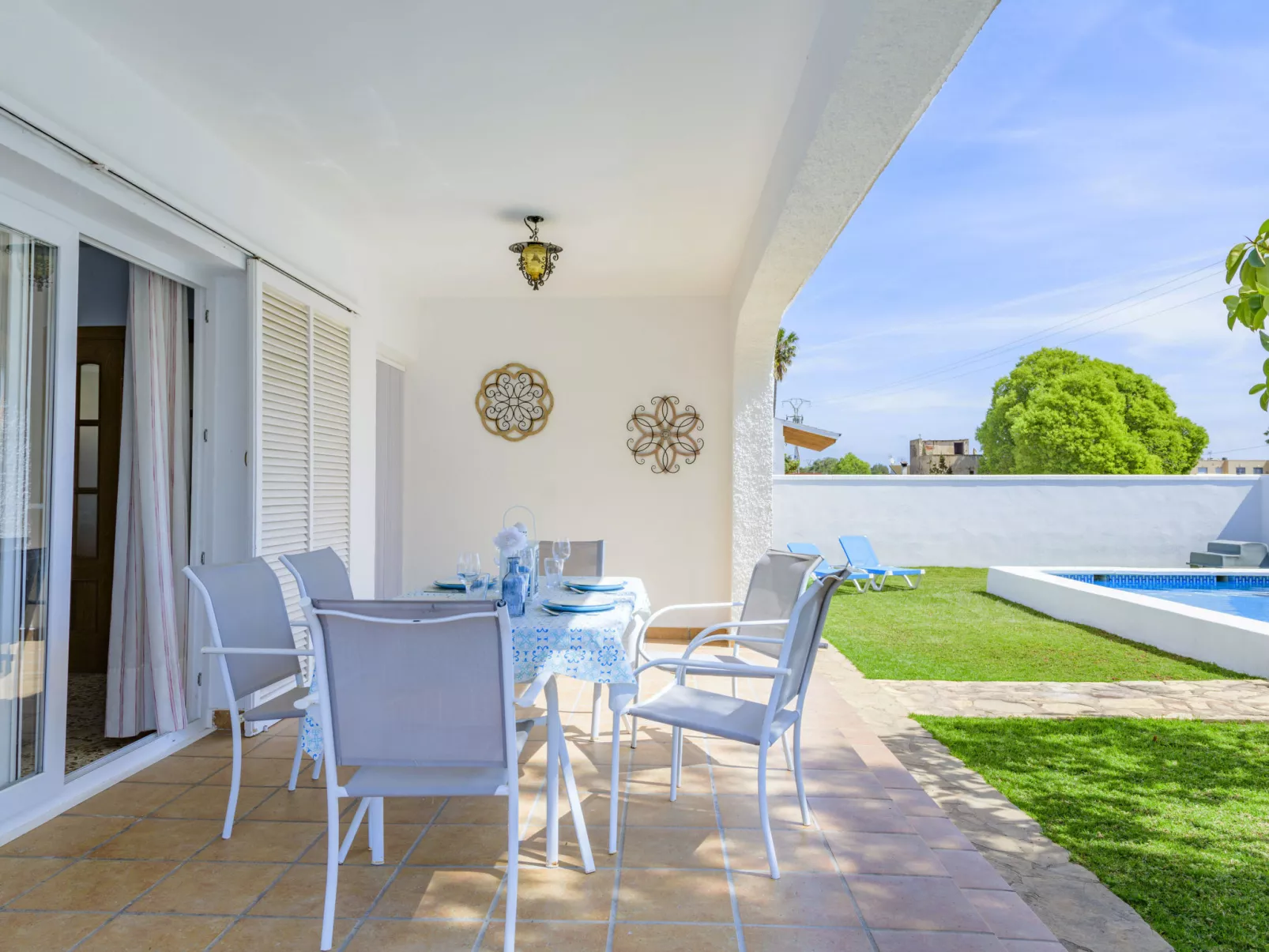 Villa Lolin-Outside