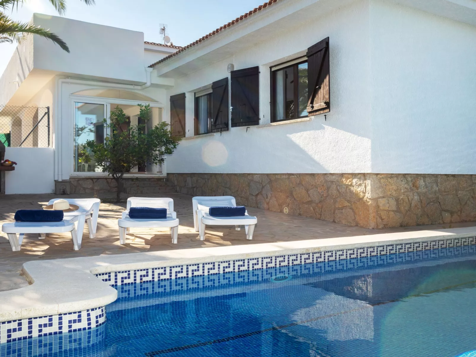 Villa Dorada-Outside