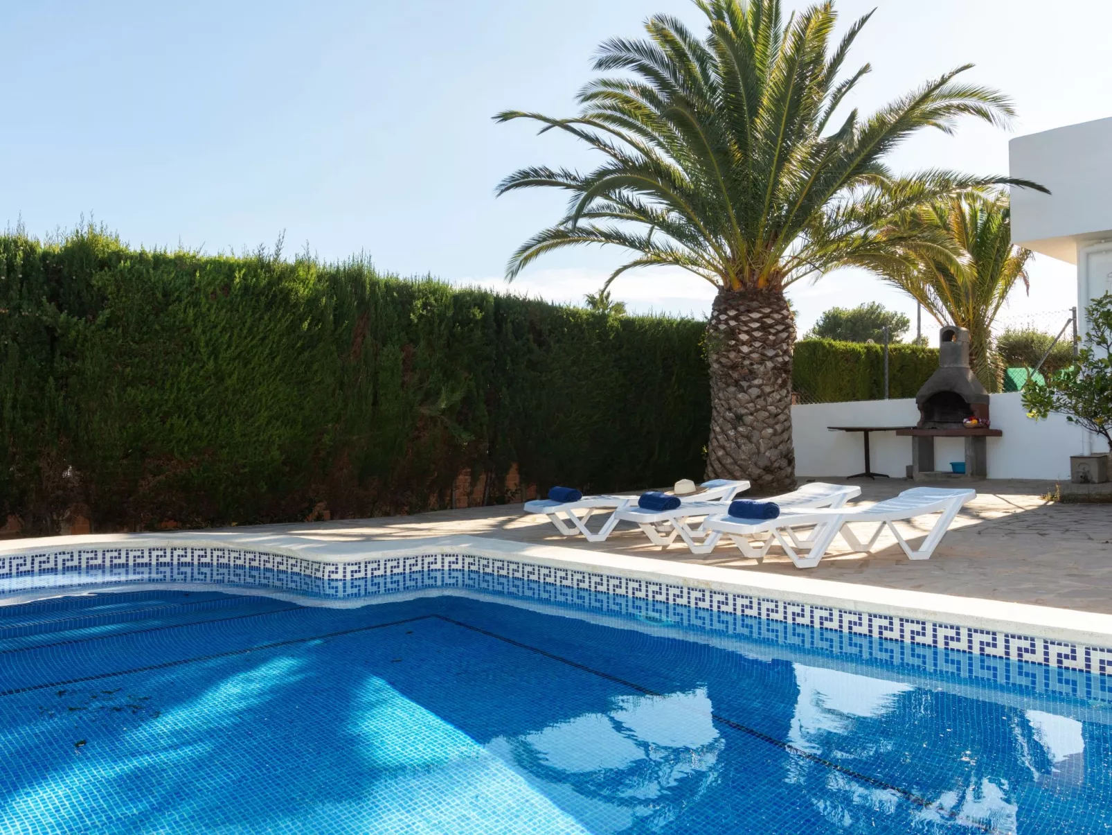 Villa Dorada-Outside