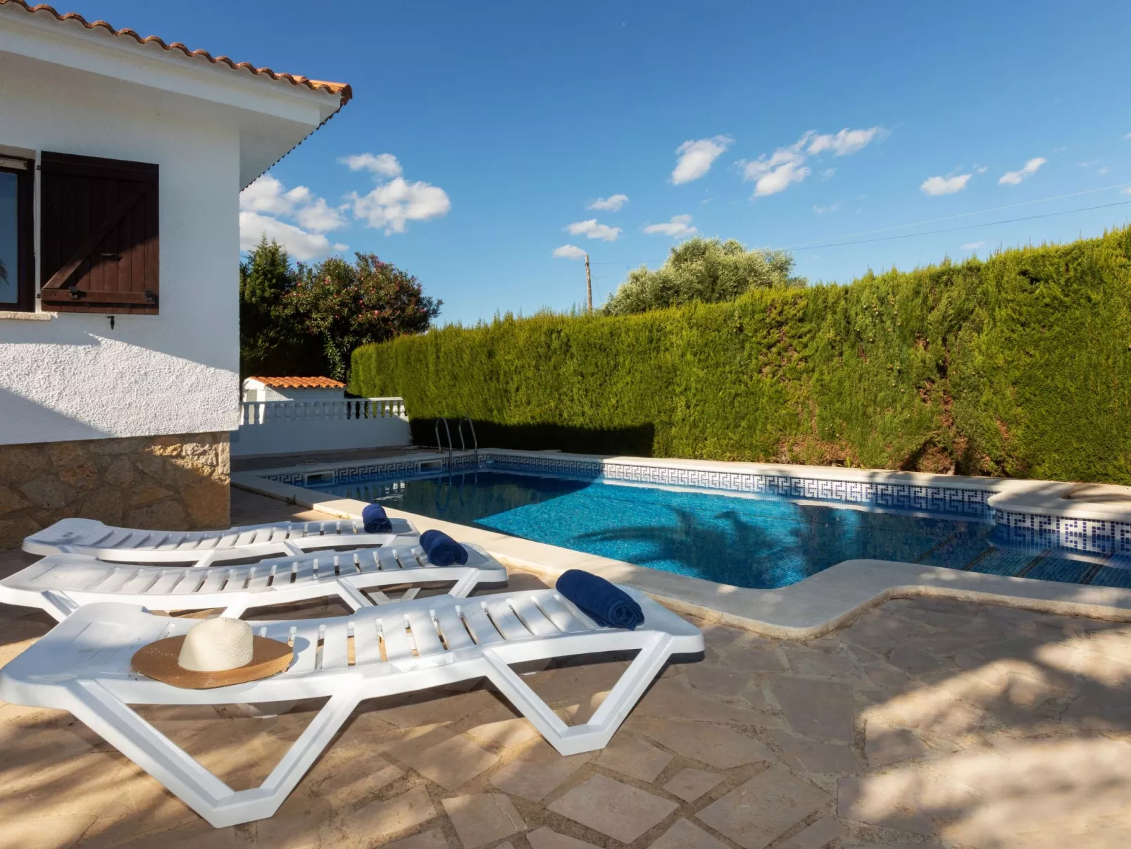 Villa Dorada-Outside