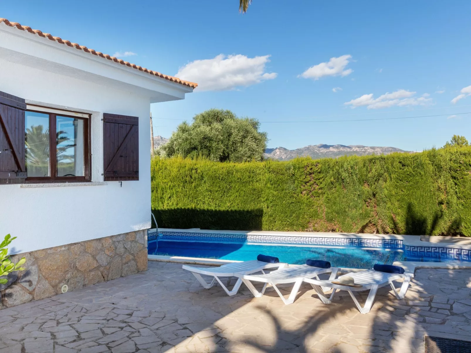 Villa Dorada-Outside