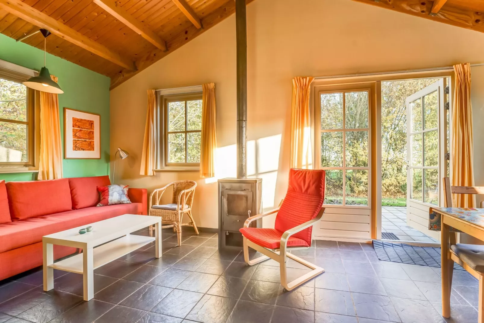 Vakantiehuisje 5 Aarde Groene Camping Lage Zwaluwe-Wohnzimmer