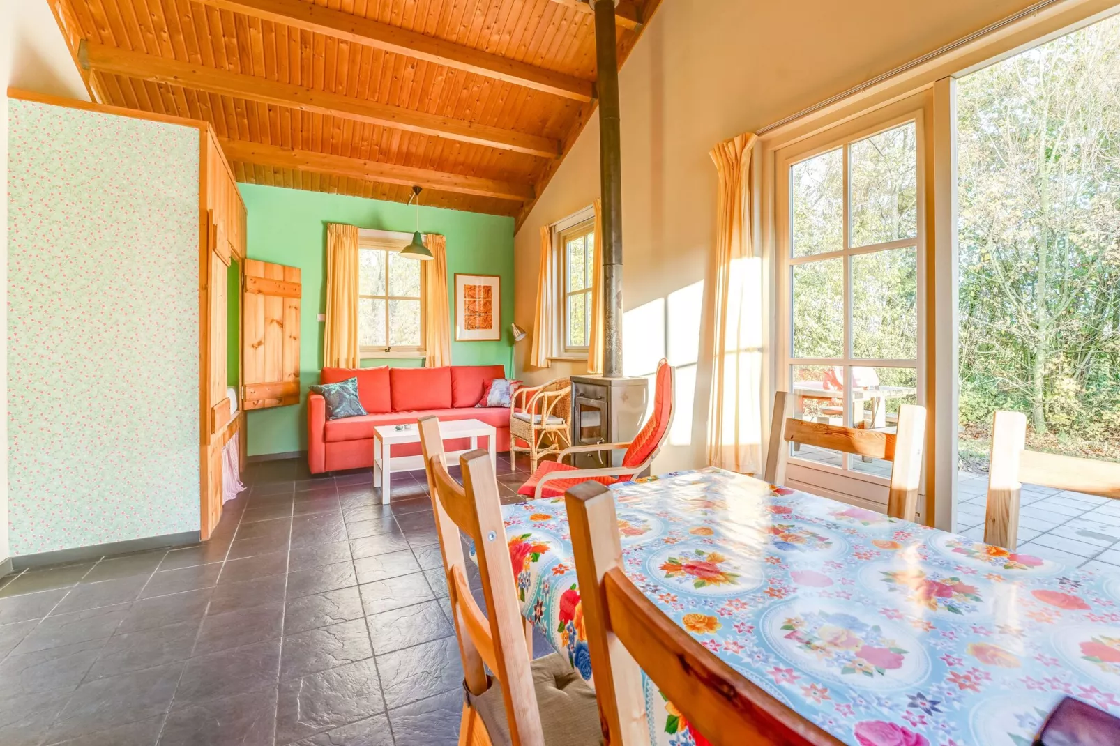 Vakantiehuisje 5 Aarde Groene Camping Lage Zwaluwe-Wohnzimmer