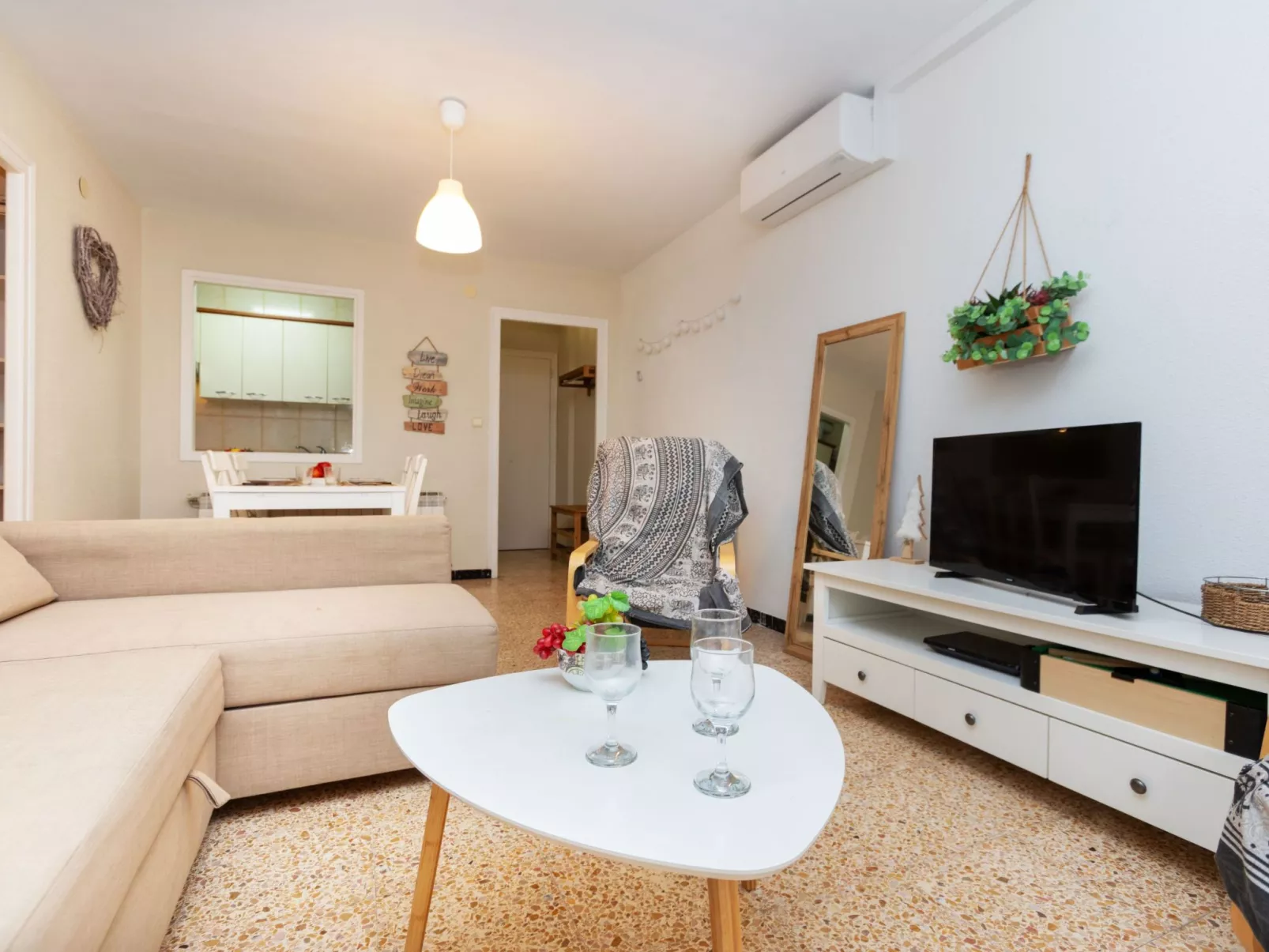 Cye 6 Cap Salou-Inside