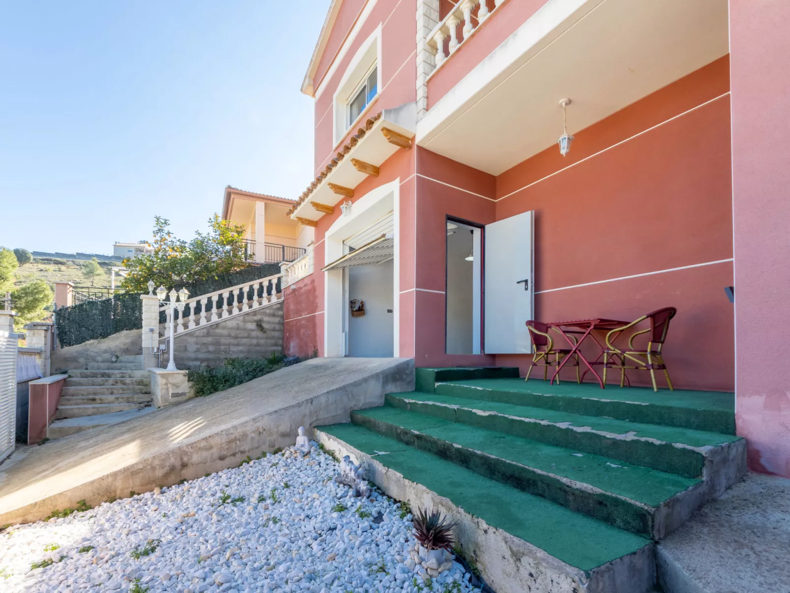 Villa Rosales-Outside