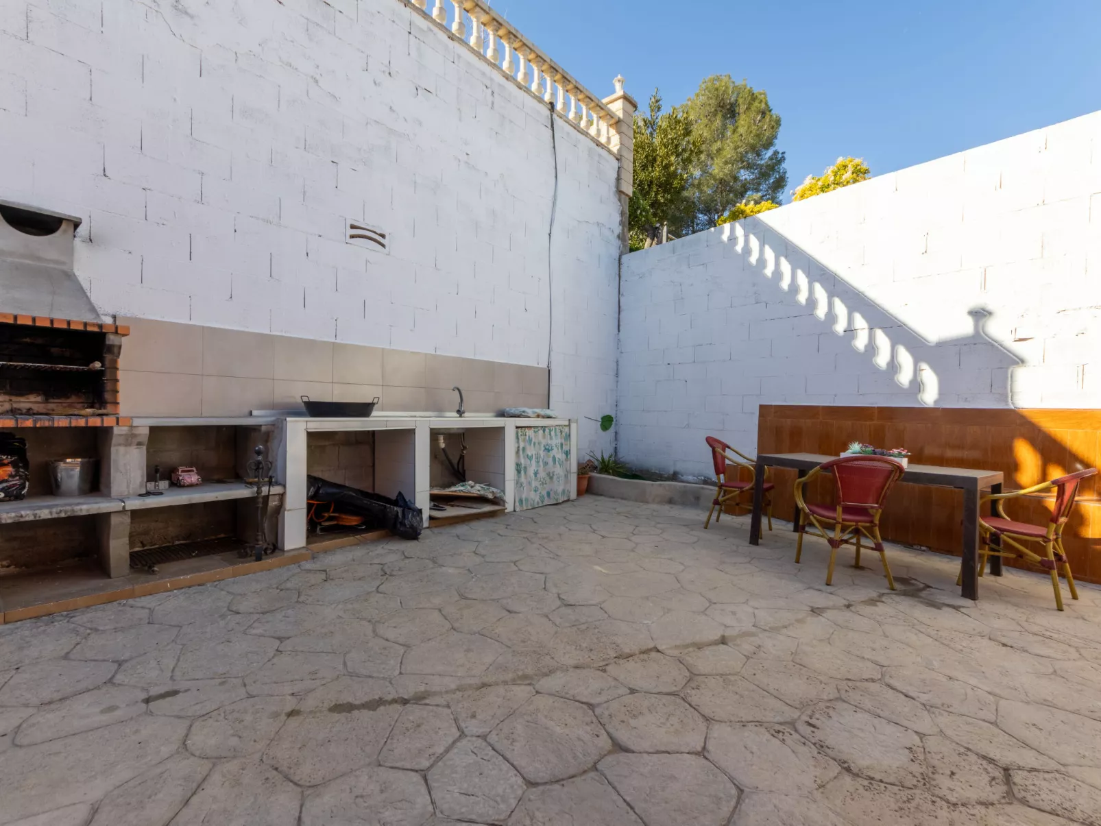 Villa Rosales-Outside