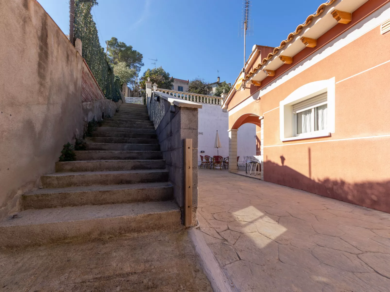 Villa Rosales-Outside
