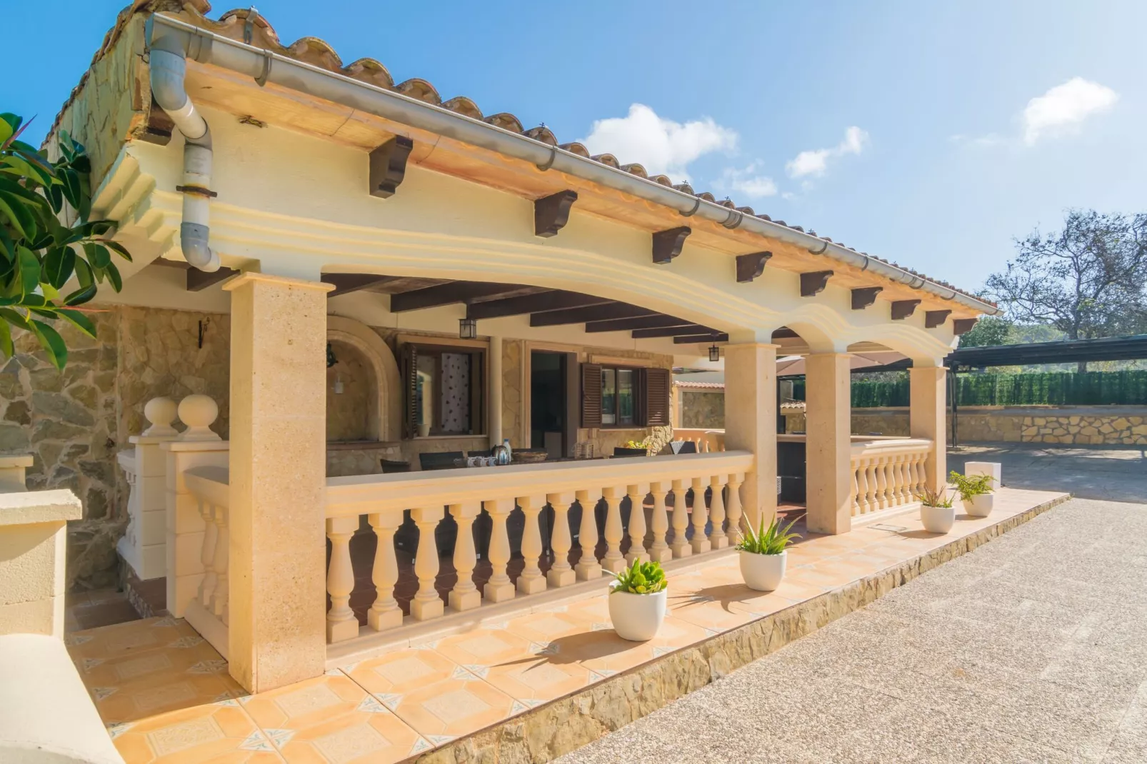 Villa Arhu-Exterior summer