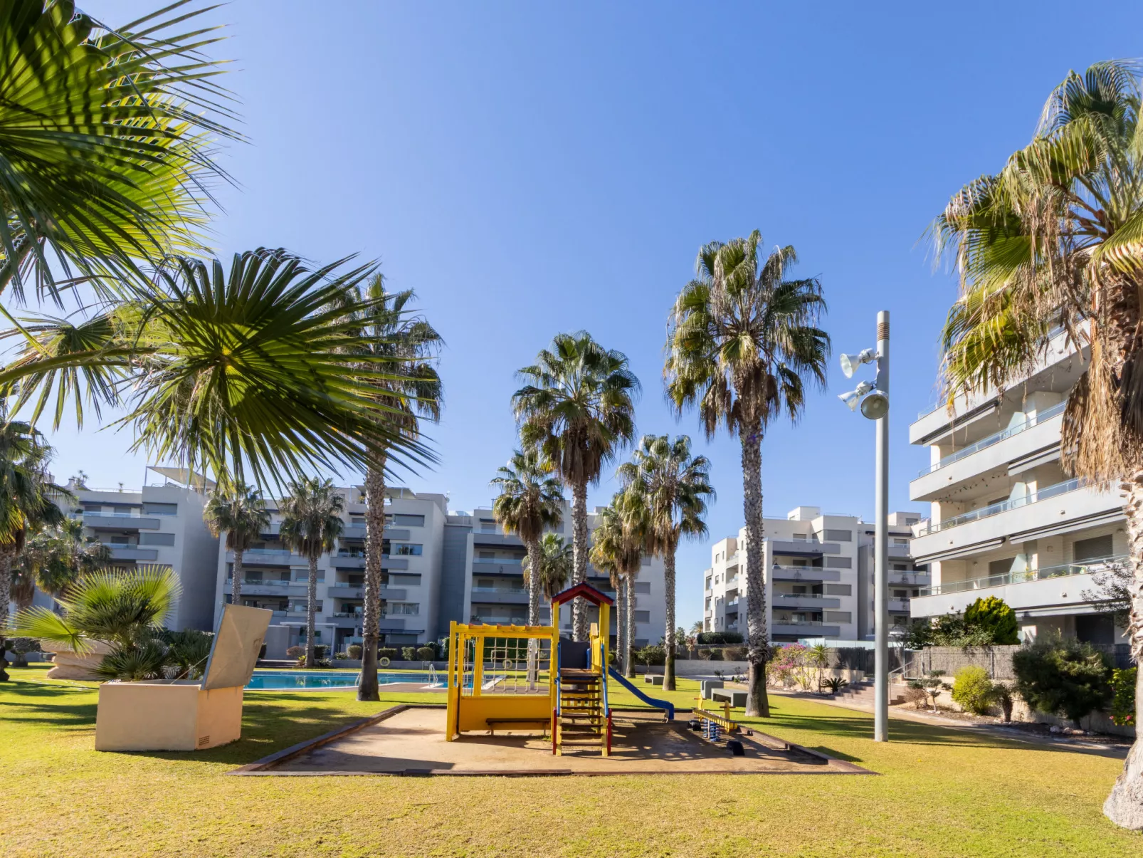 Nova Torredembarra-Outside