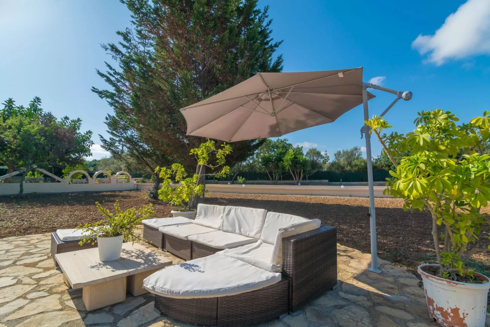 Villa Arhu-Exterior summer
