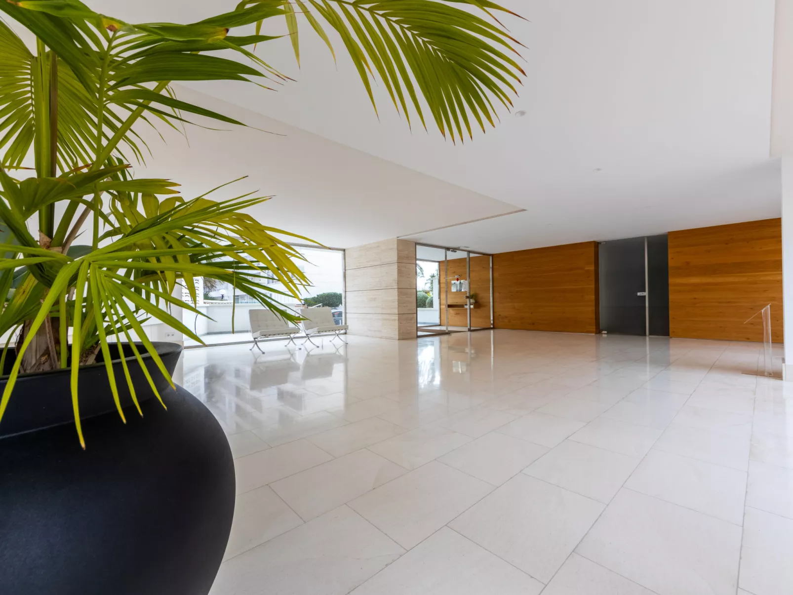 Front Beach-Inside