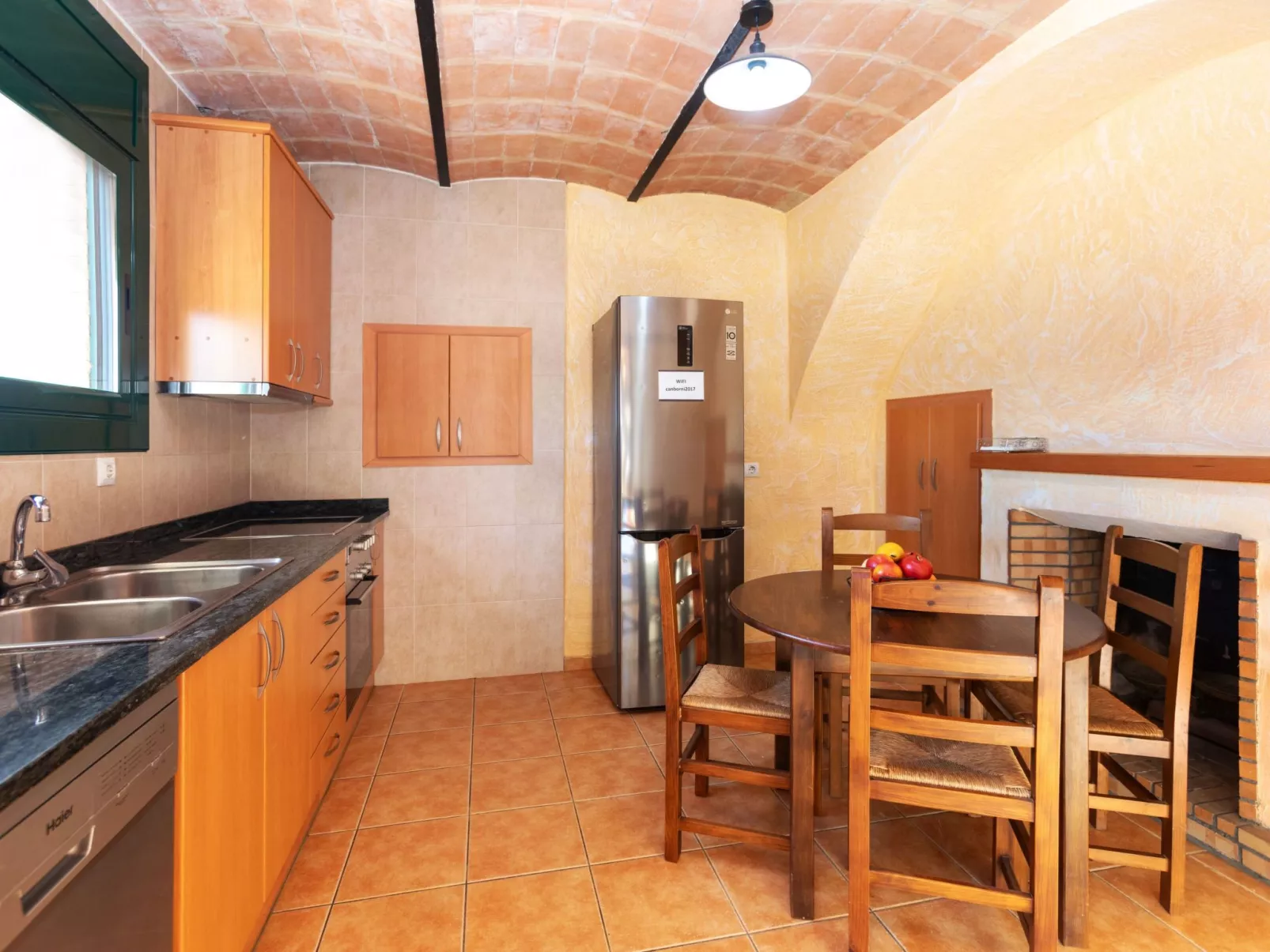 Can Borni-Inside
