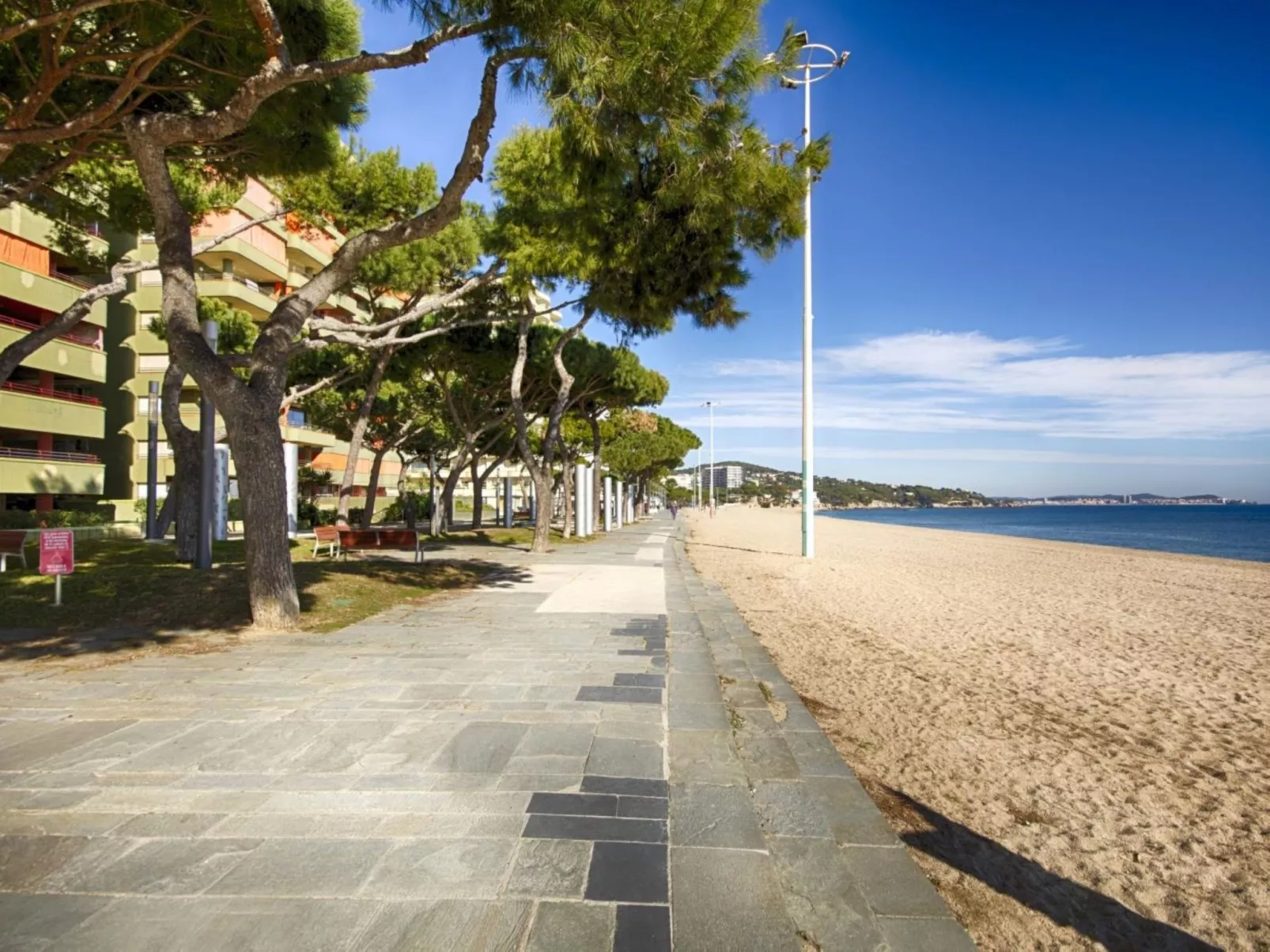 Mar D'Aro-Outside