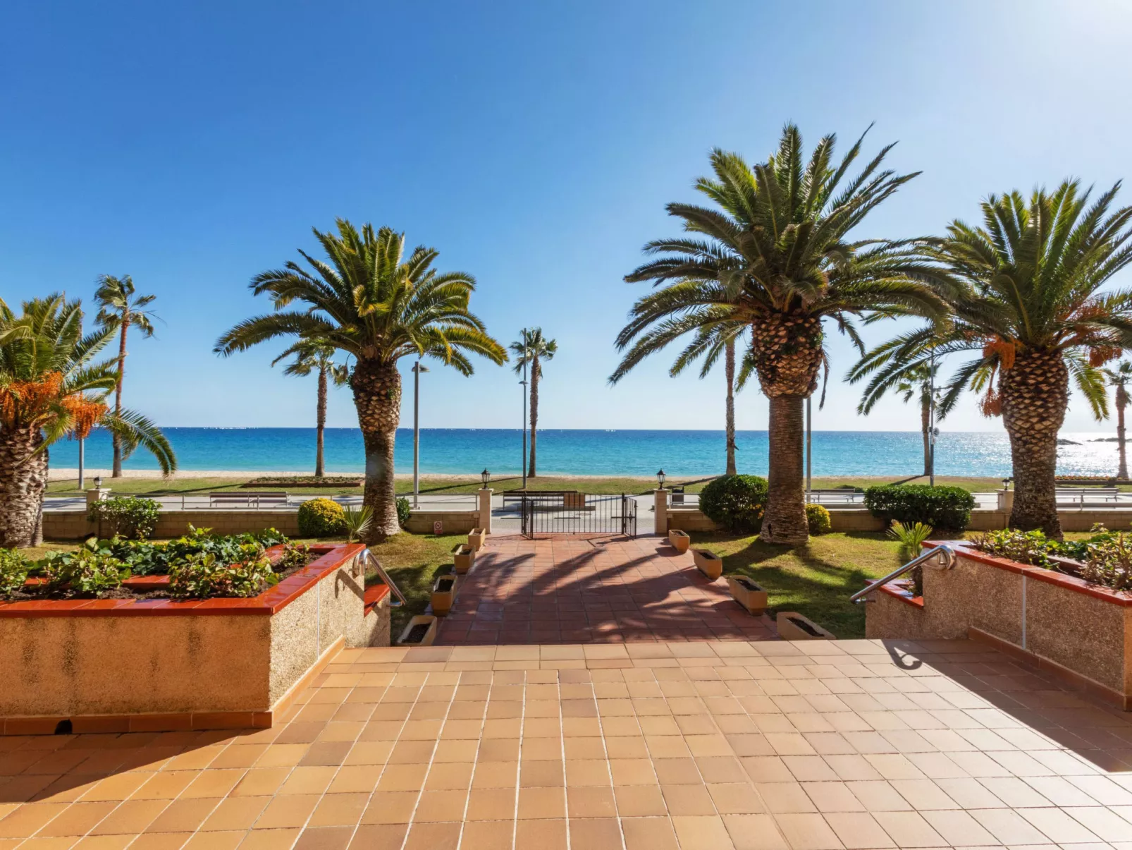 Seafront Apartment Torre Valentina-Outside