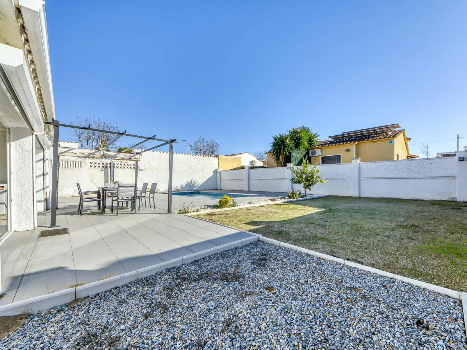 Villa Montgrí-Outside