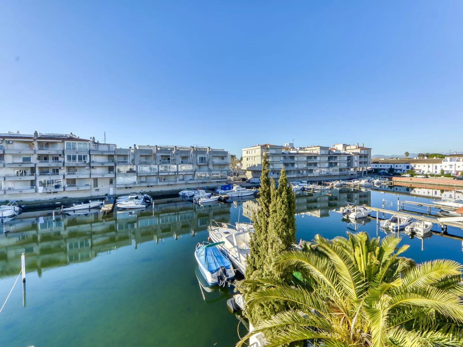 Port Emporda-Outside
